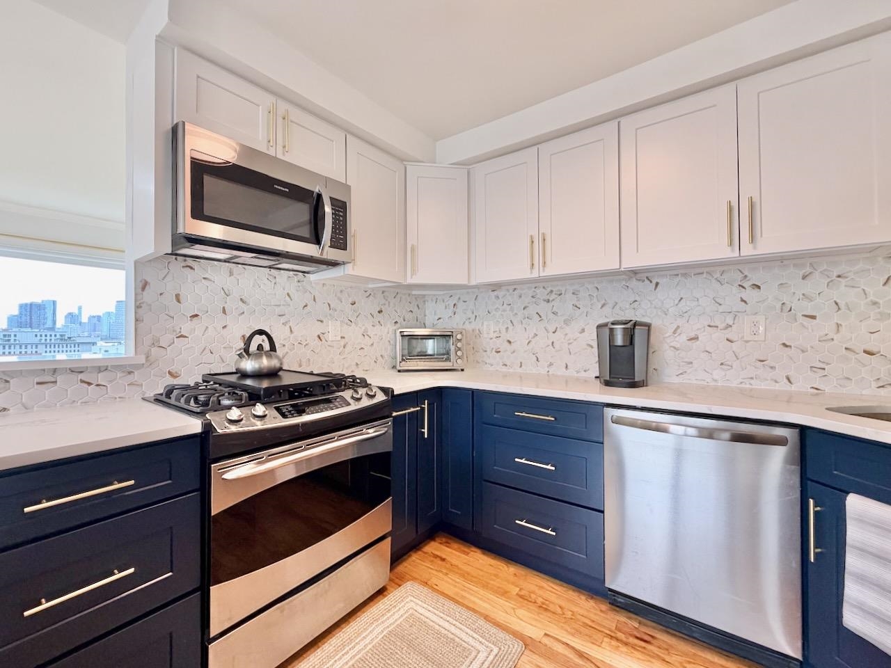 126 OGDEN AVE Unit: PH