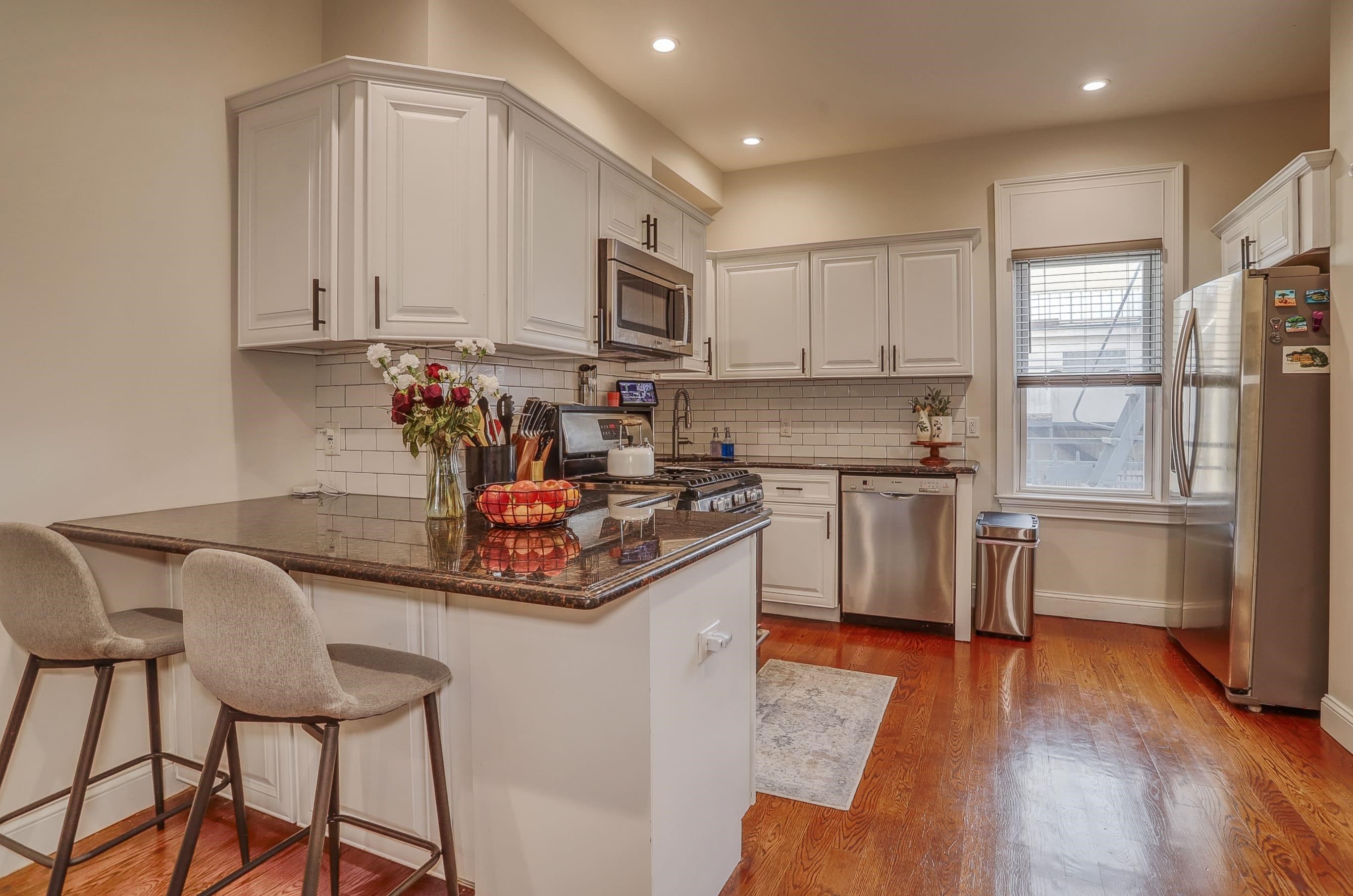 403 ADAMS ST Unit: 3