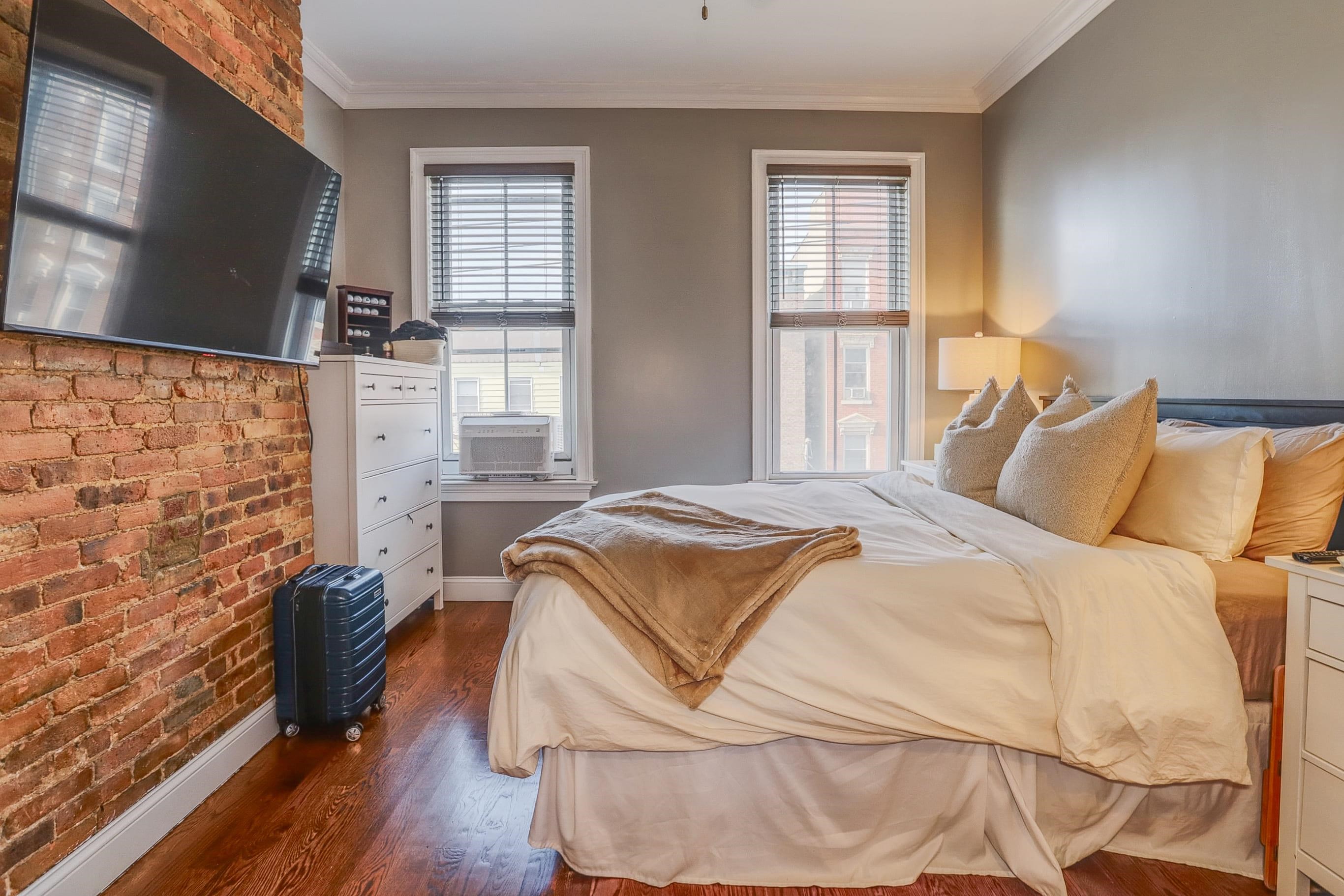 403 ADAMS ST Unit: 3