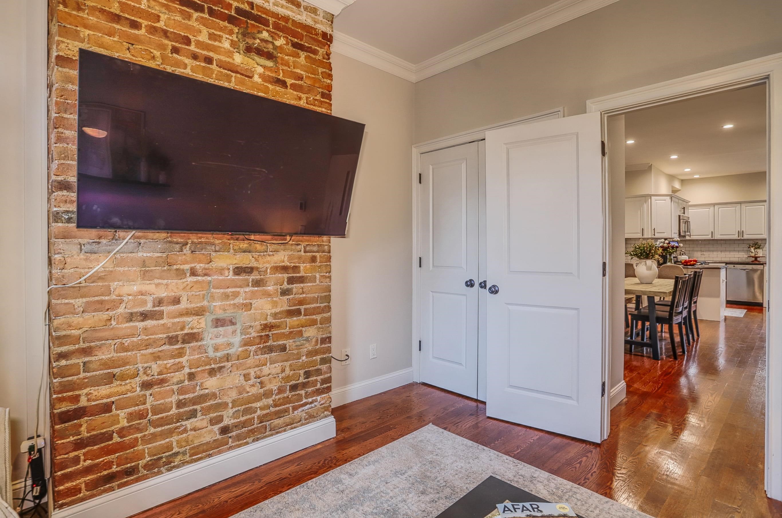 403 ADAMS ST Unit: 3