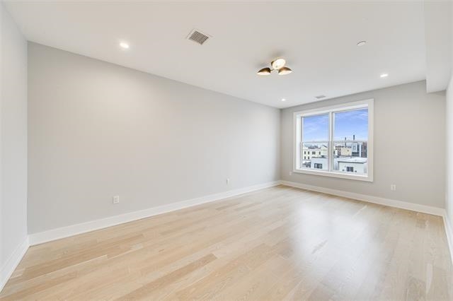 366 6TH ST Unit: 303