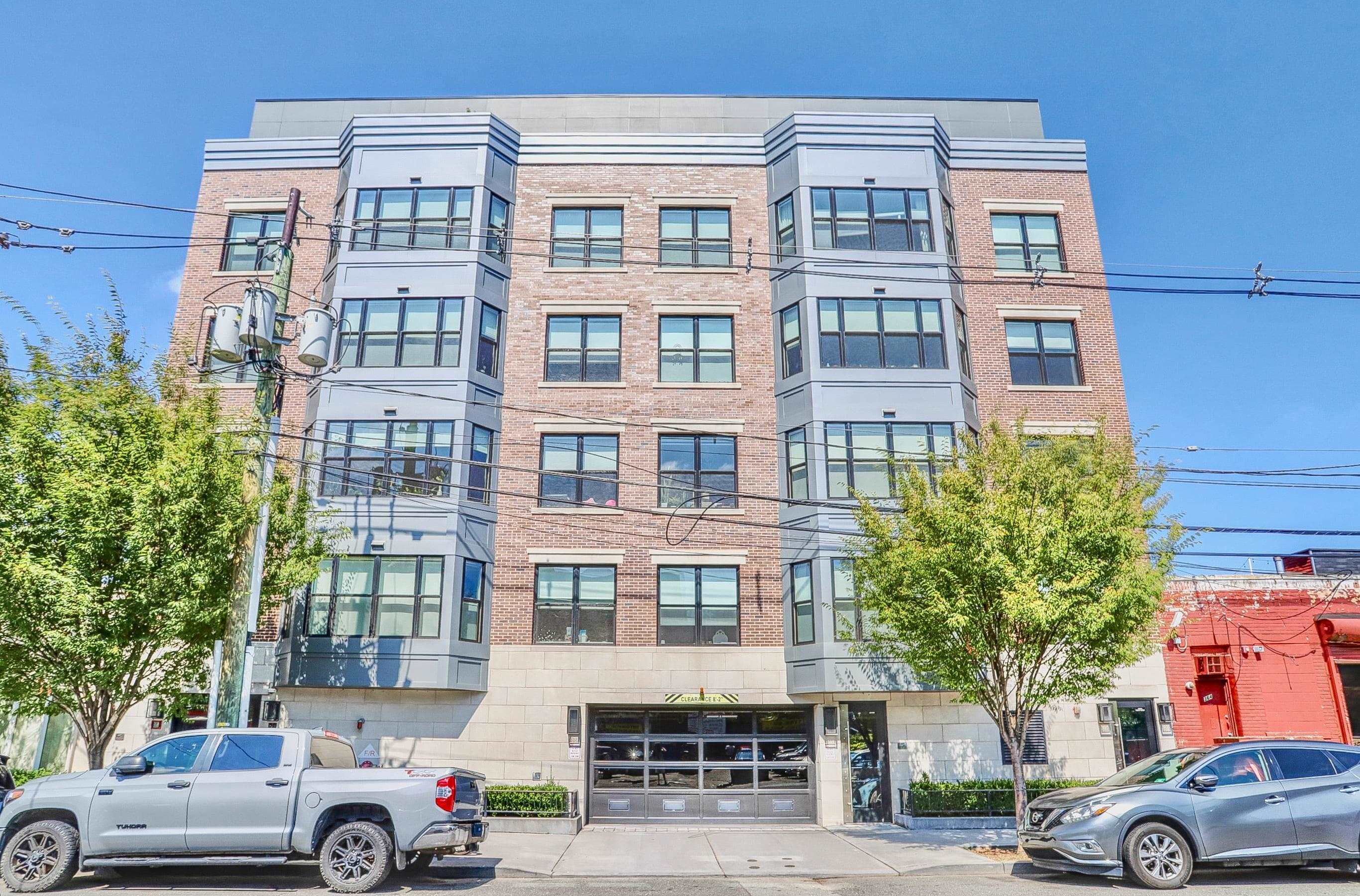 366 6TH ST Unit: 303