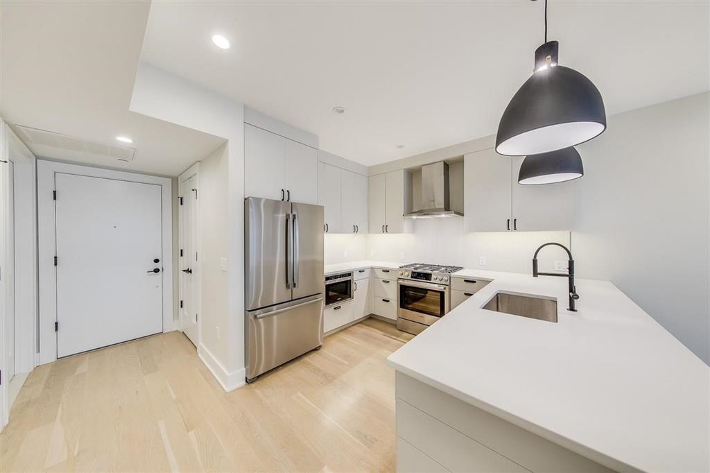 366 6TH ST Unit: 303