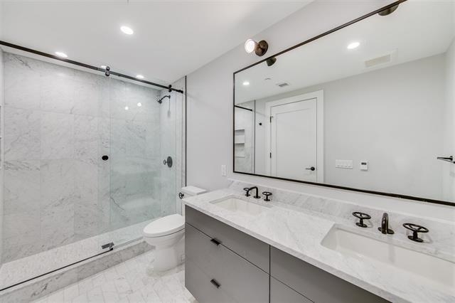 366 6TH ST Unit: 303