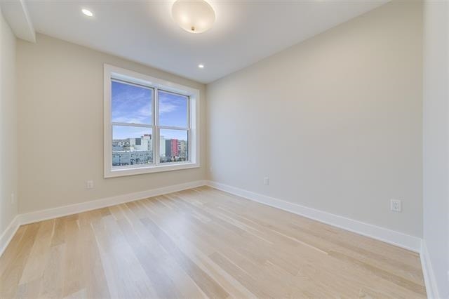 366 6TH ST Unit: 303