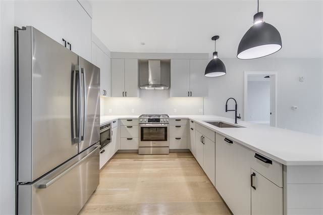 366 6TH ST Unit: 303