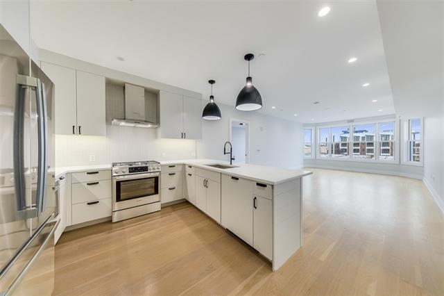 366 6TH ST Unit: 303