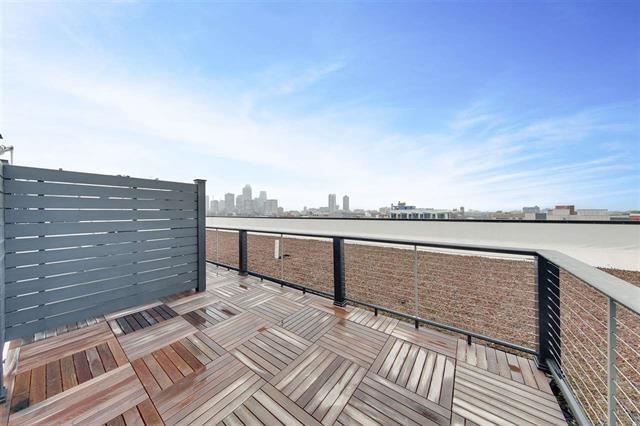 366 6TH ST Unit: 303