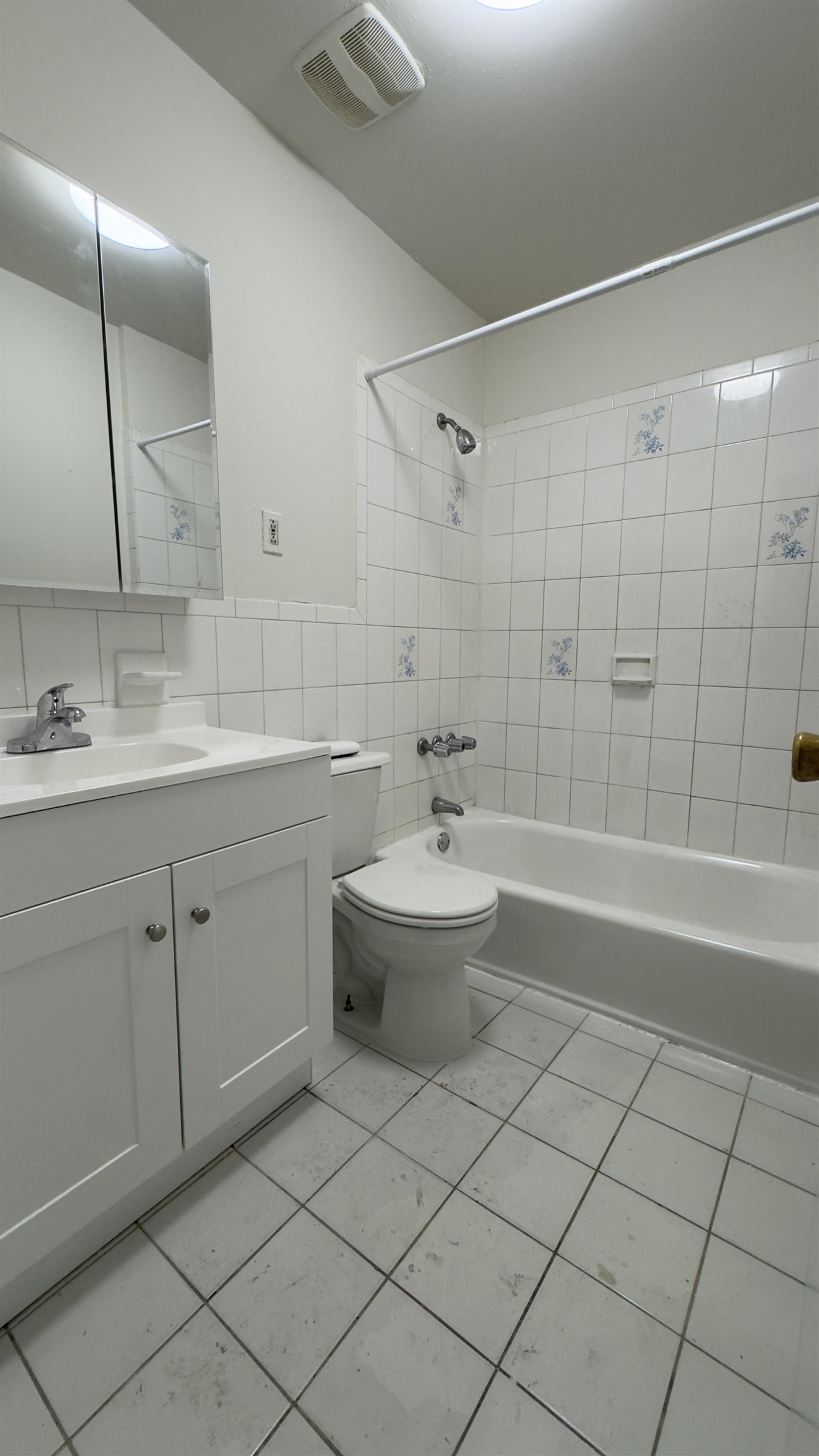 99 LEMBECK AVE Unit: 4