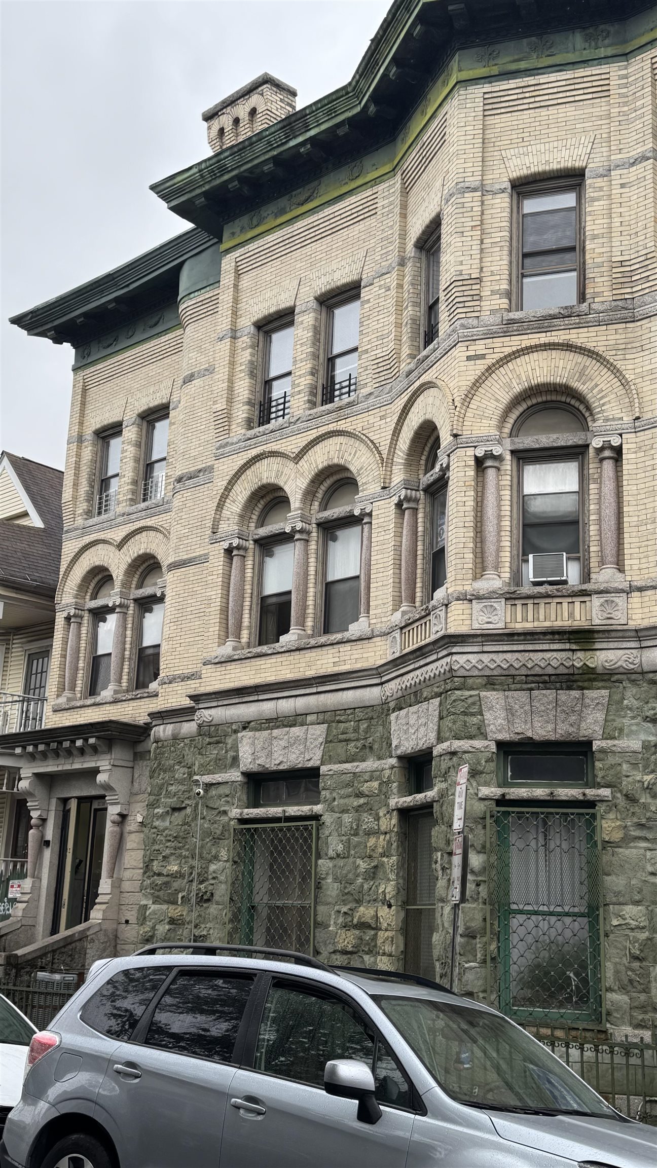 99 LEMBECK AVE Unit: 4