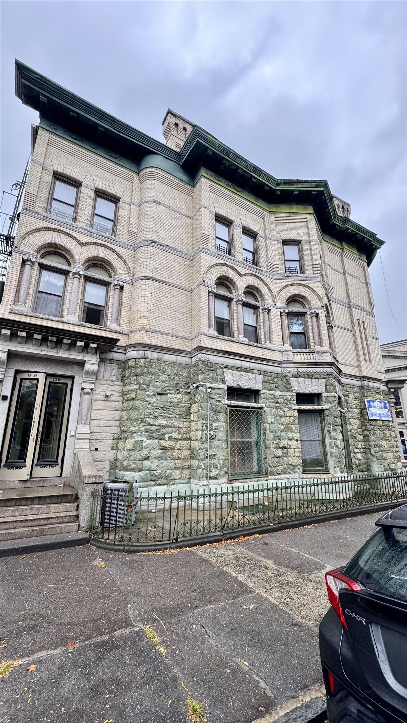 99 LEMBECK AVE Unit: 4