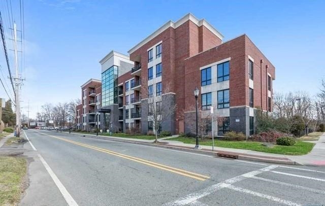 17 MEADOW RD Unit: 210