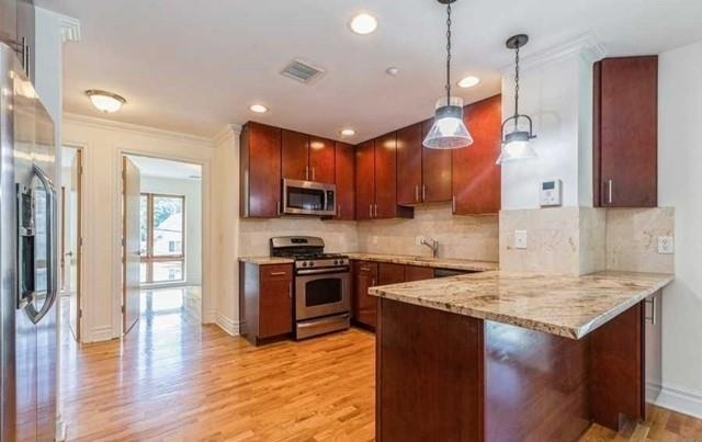 17 MEADOW RD Unit: 210