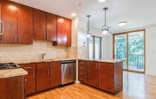 17 MEADOW RD Unit: 210