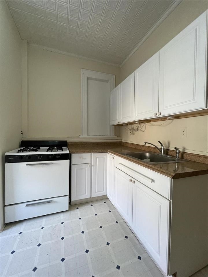 1124 WASHINGTON ST Unit: 4