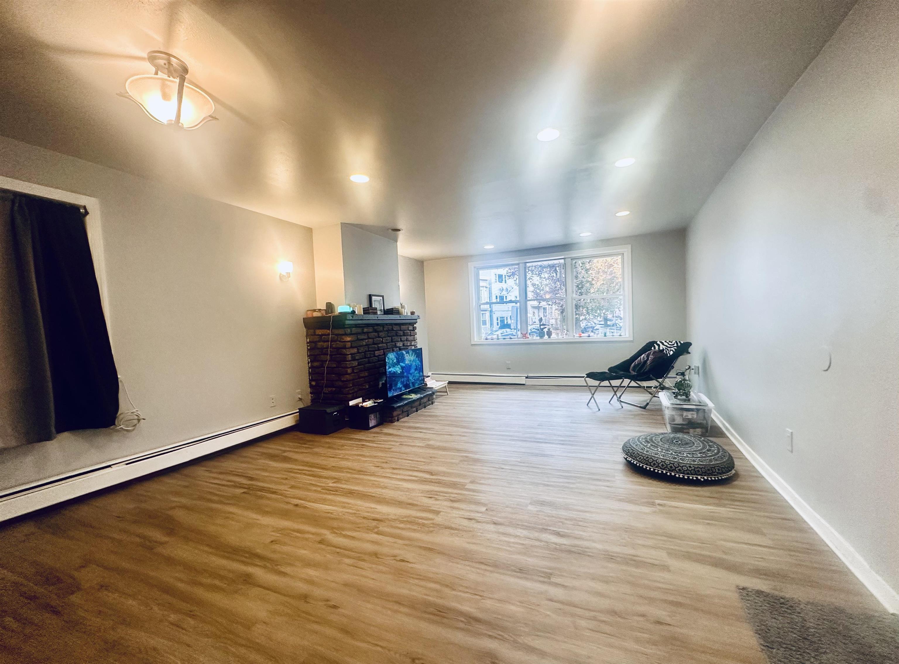 97 SANFORD PL Unit: 1