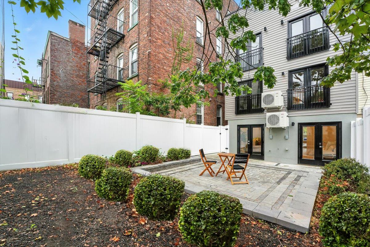 184 CENTRAL AVE Unit: 1A