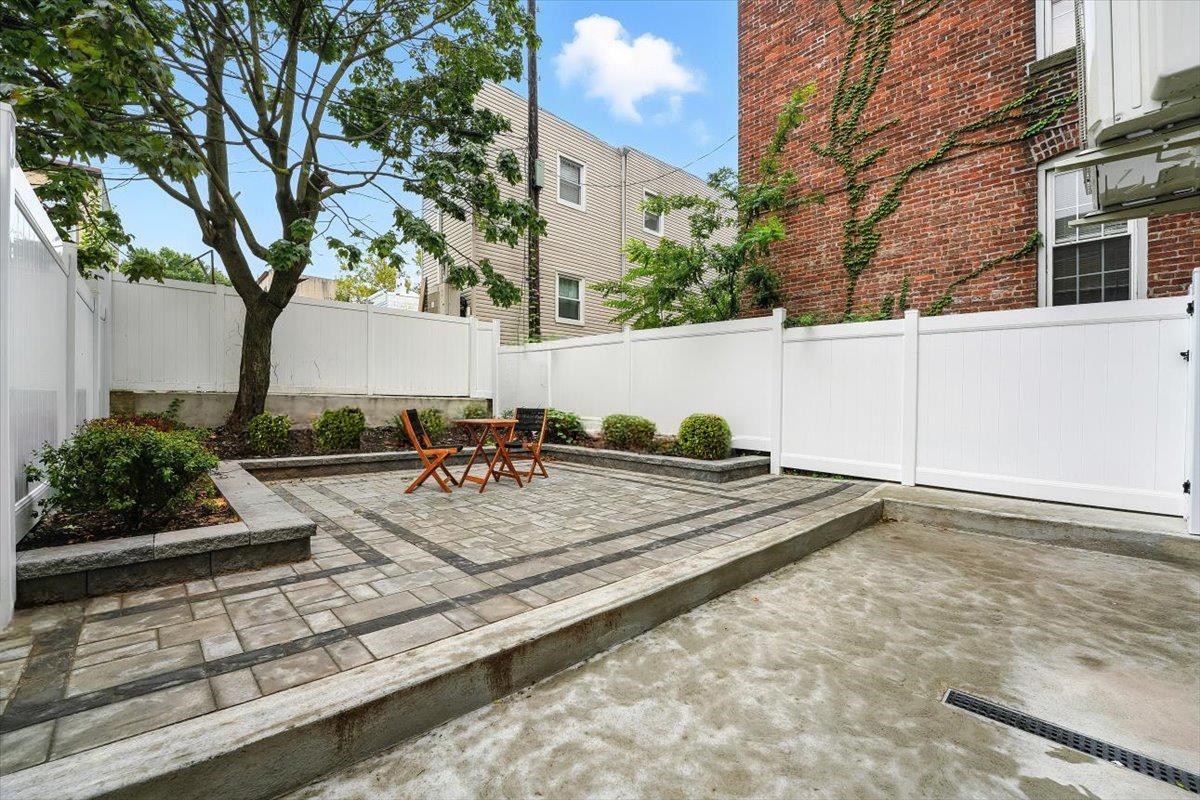 184 CENTRAL AVE Unit: 1A