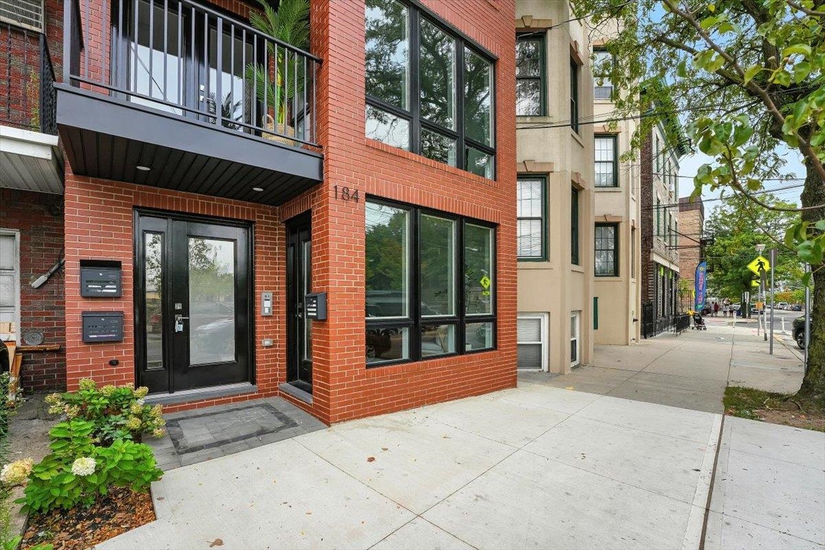 184 CENTRAL AVE Unit: 1A