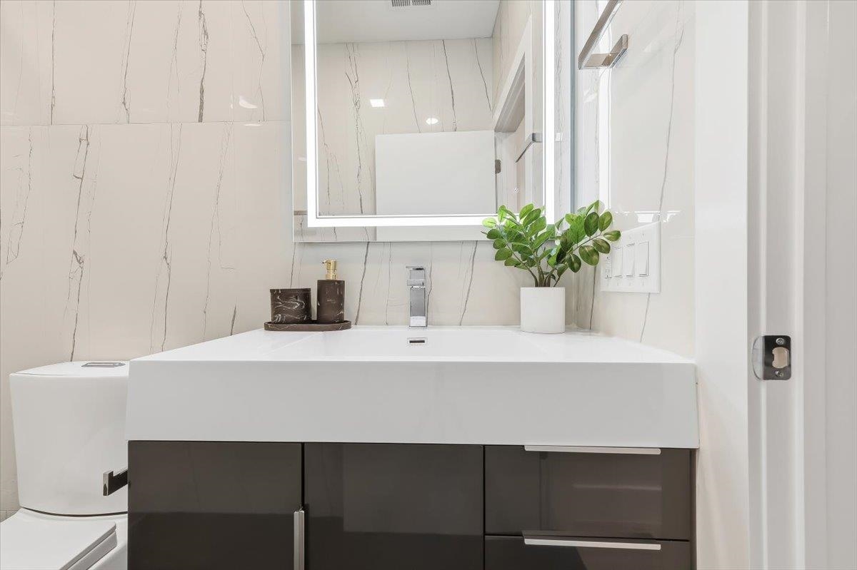 184 CENTRAL AVE Unit: 3A