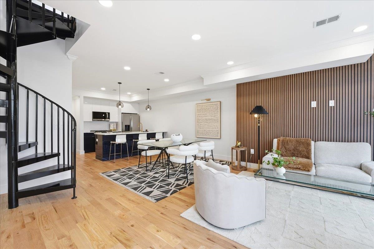 184 CENTRAL AVE Unit: 3A