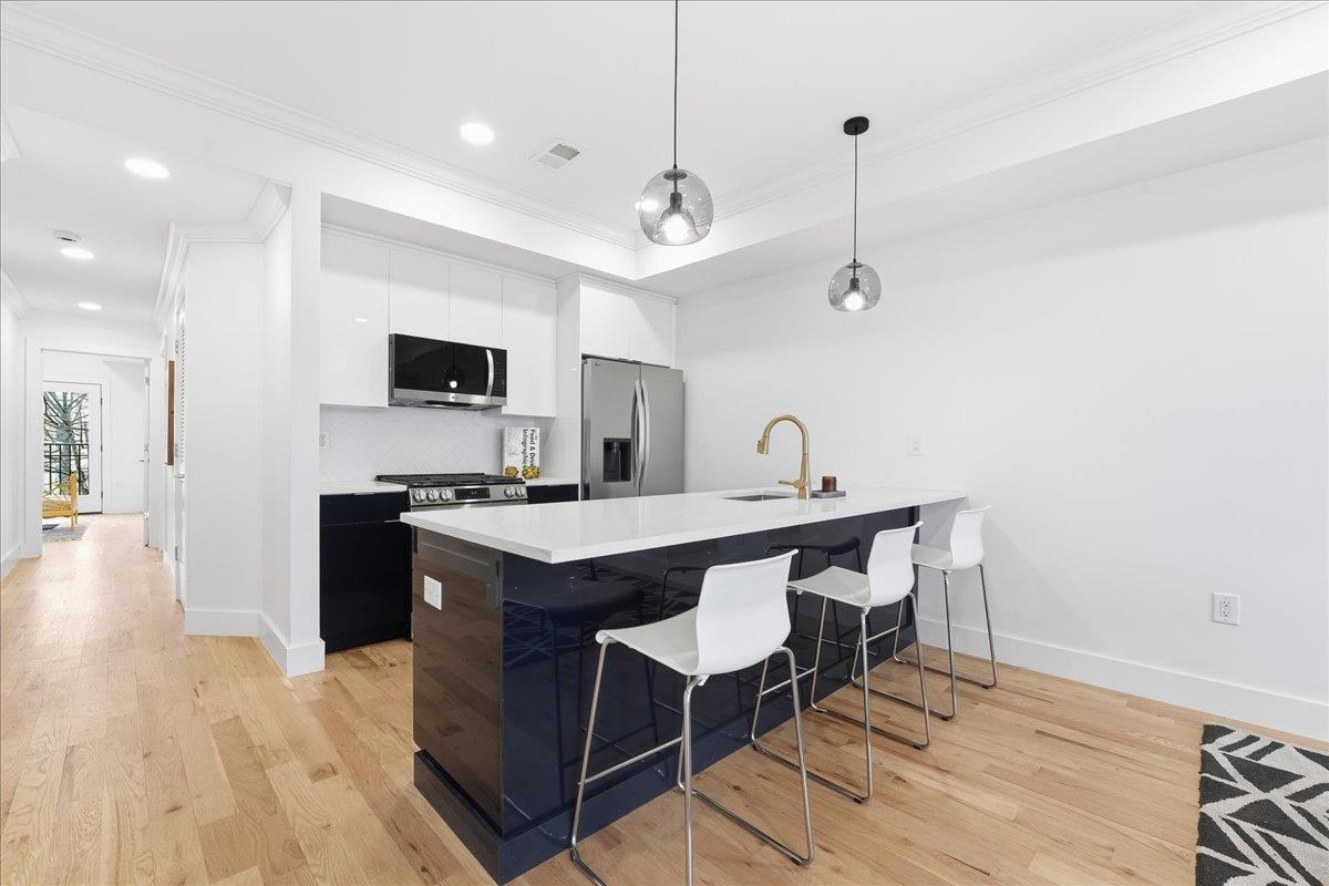 184 CENTRAL AVE Unit: 3A