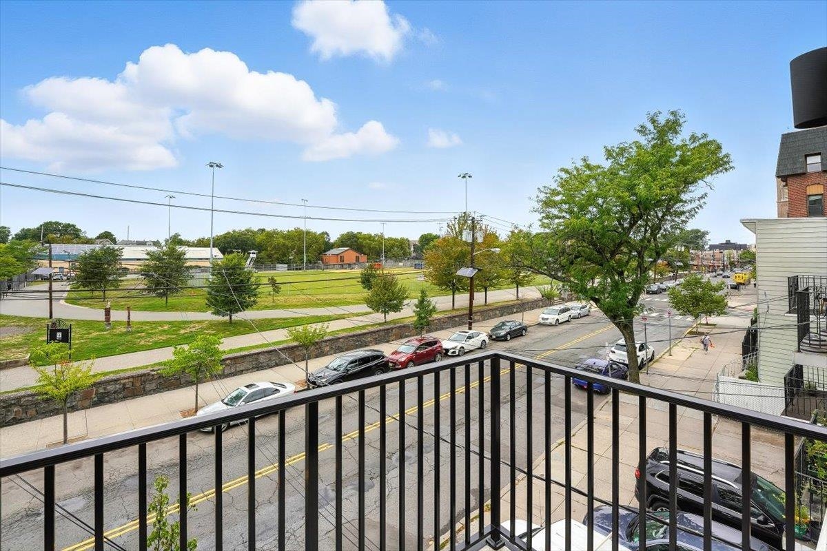 184 CENTRAL AVE Unit: 3A