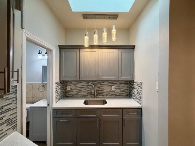 87.5 LAIDLAW AVE Unit: 2