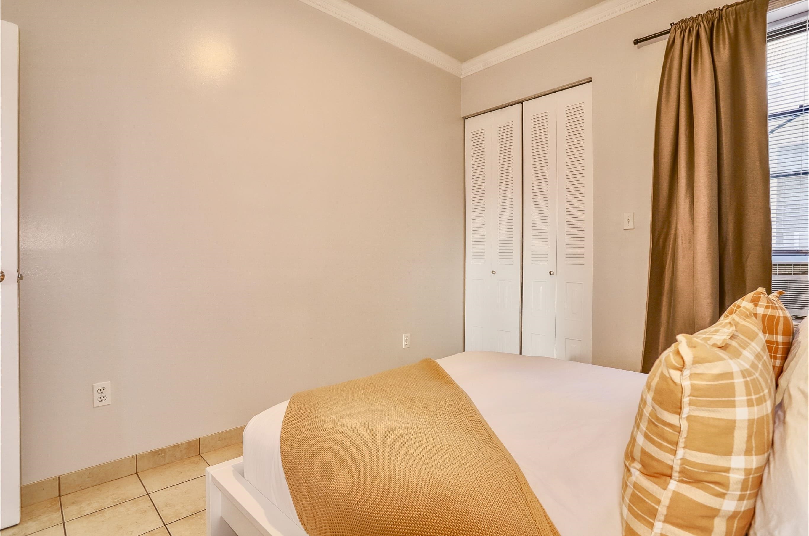 208 48TH ST Unit: 24