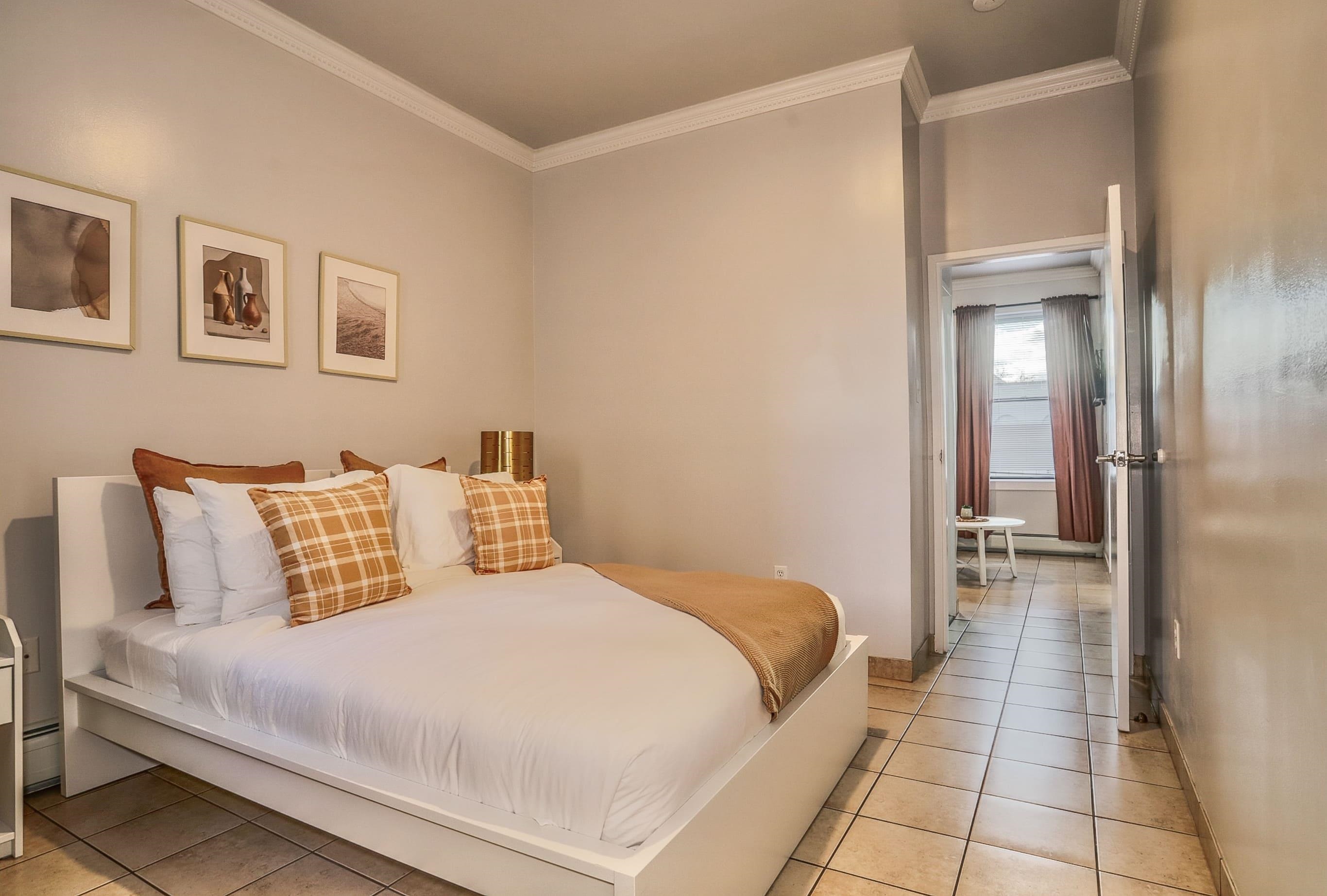 208 48TH ST Unit: 24