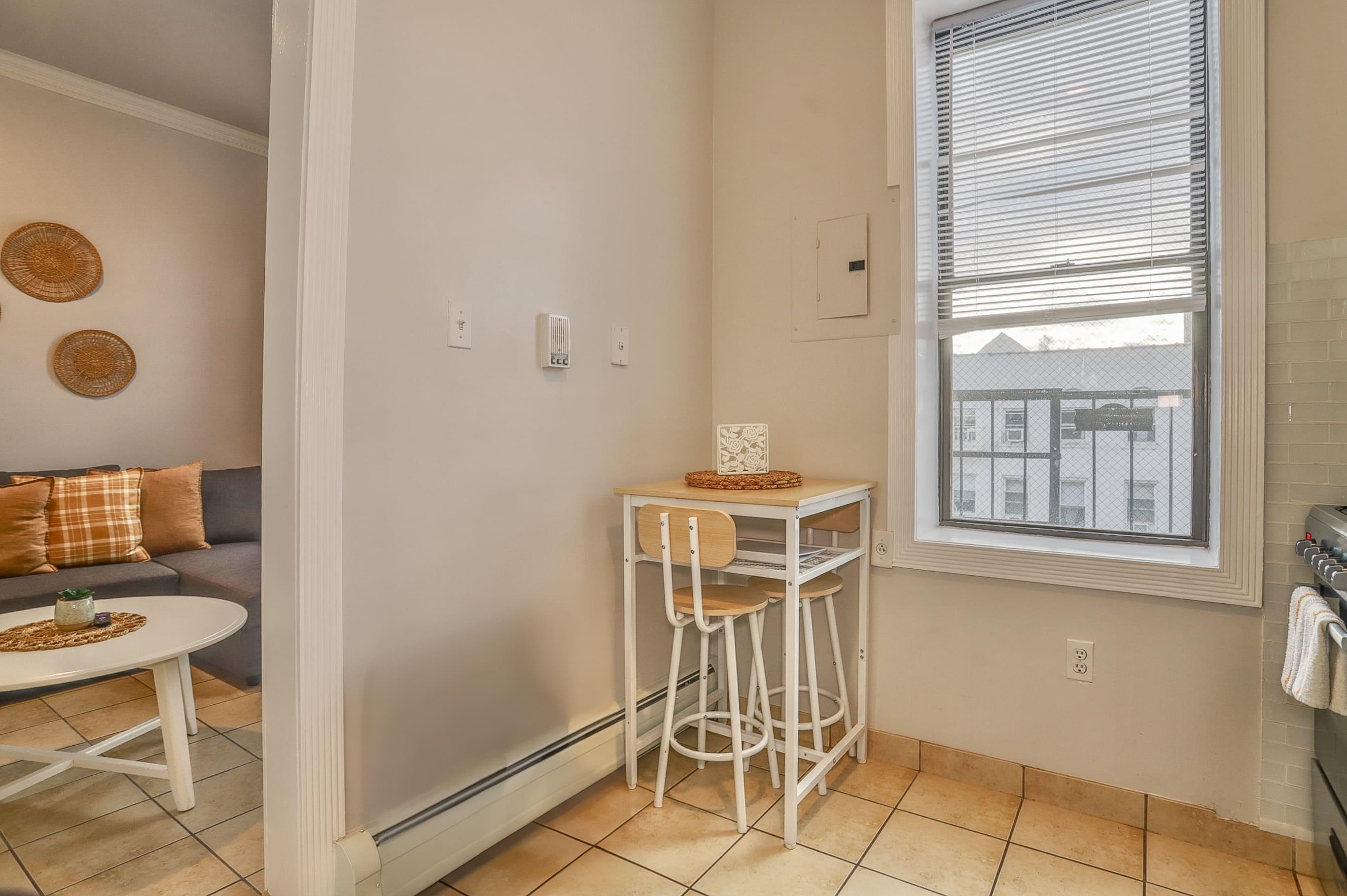 208 48TH ST Unit: 24