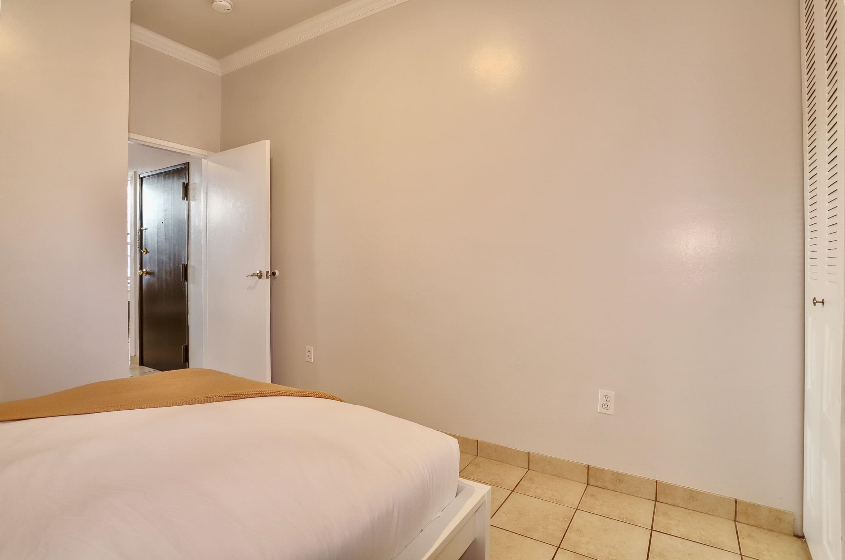 208 48TH ST Unit: 24