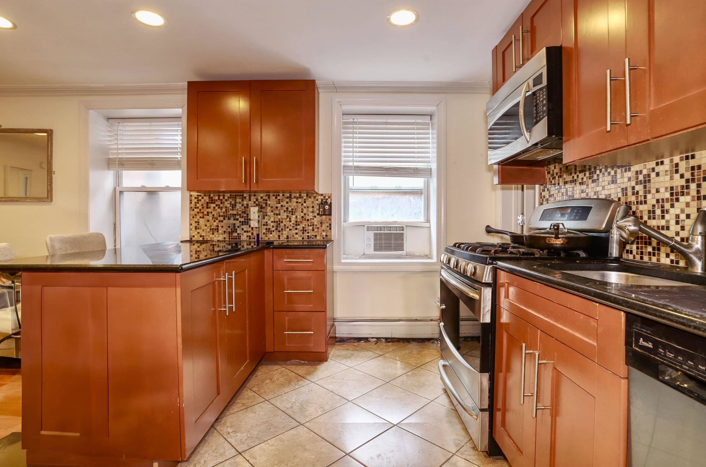 939 WASHINGTON ST Unit: A1