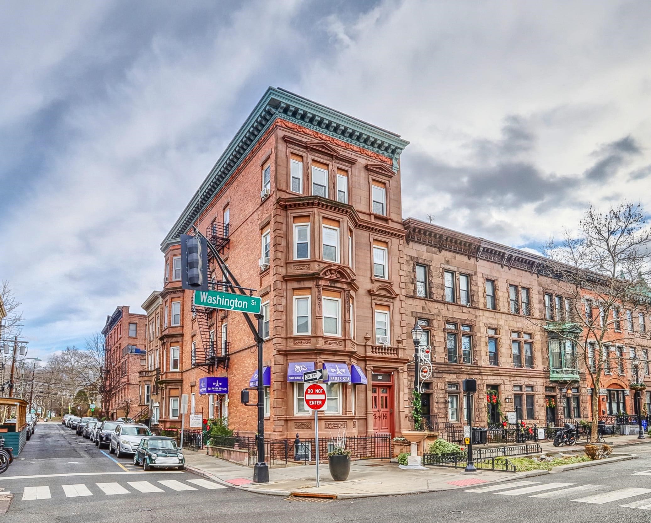 939 WASHINGTON ST Unit: A1