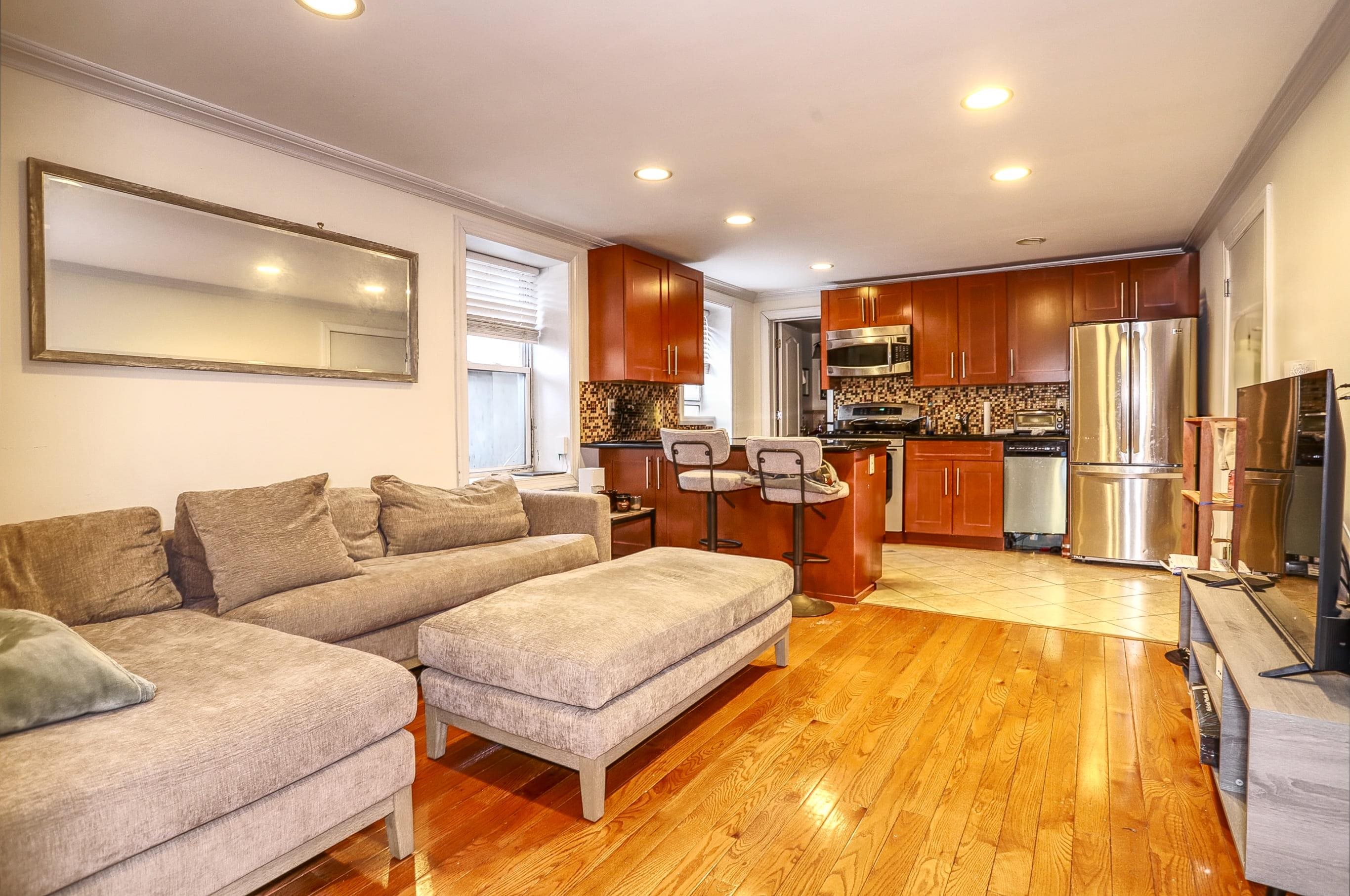 939 WASHINGTON ST Unit: A1