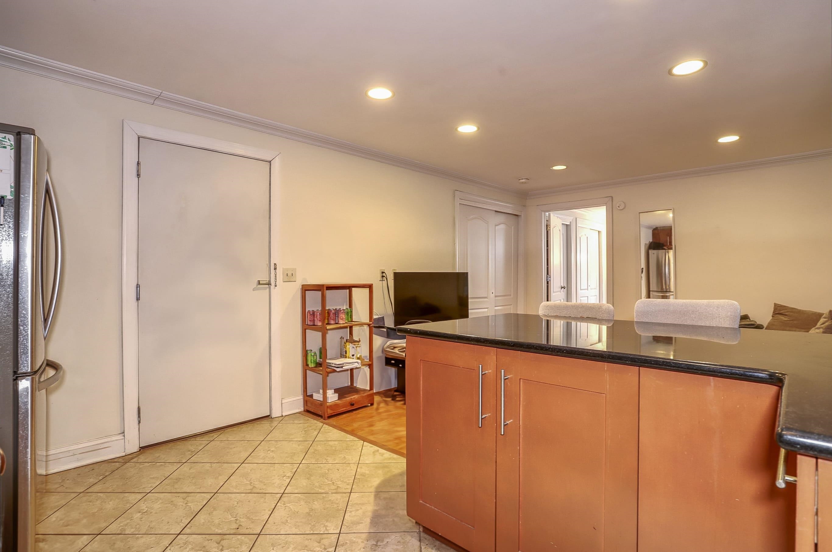 939 WASHINGTON ST Unit: A1