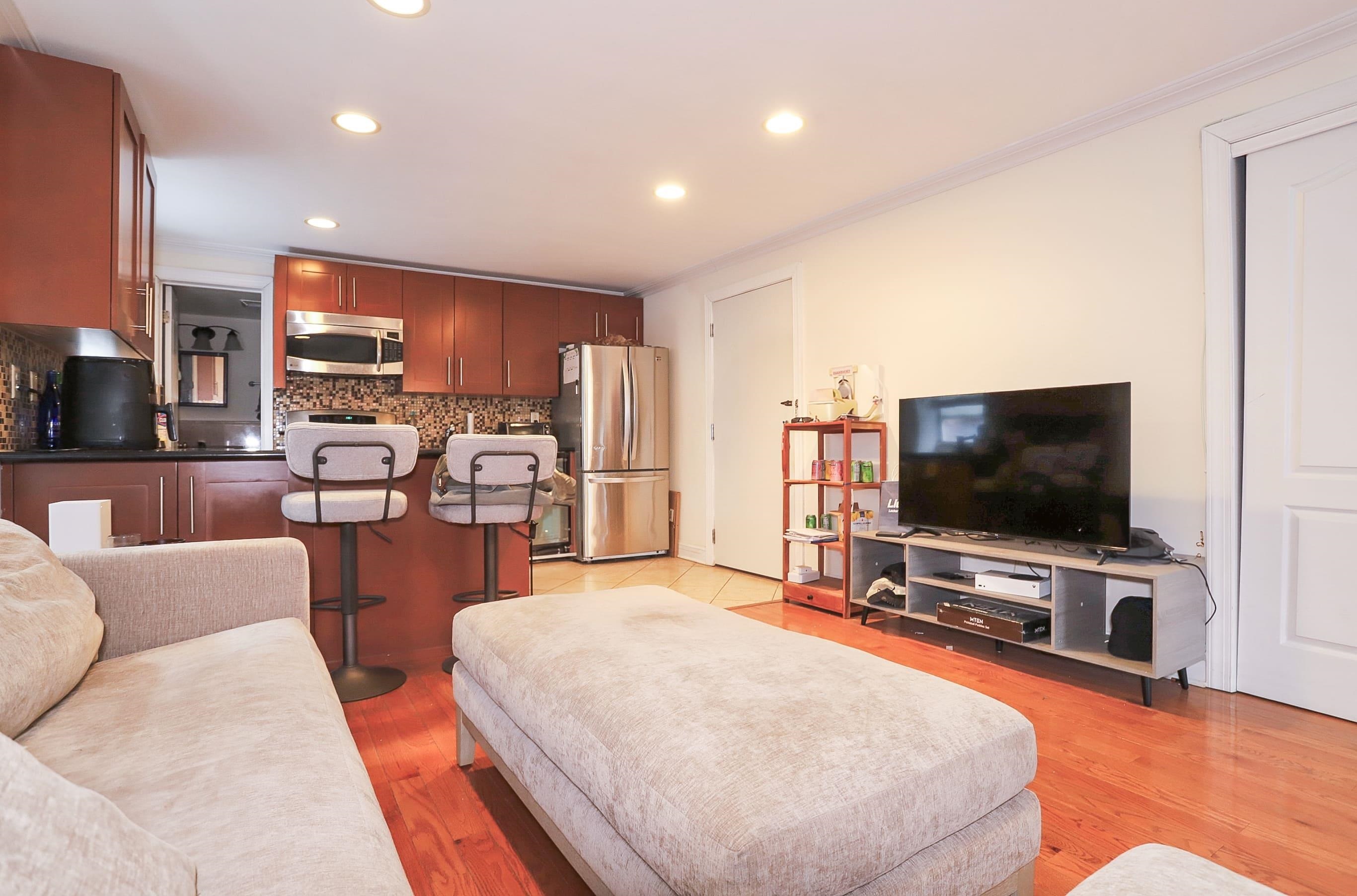 939 WASHINGTON ST Unit: A1