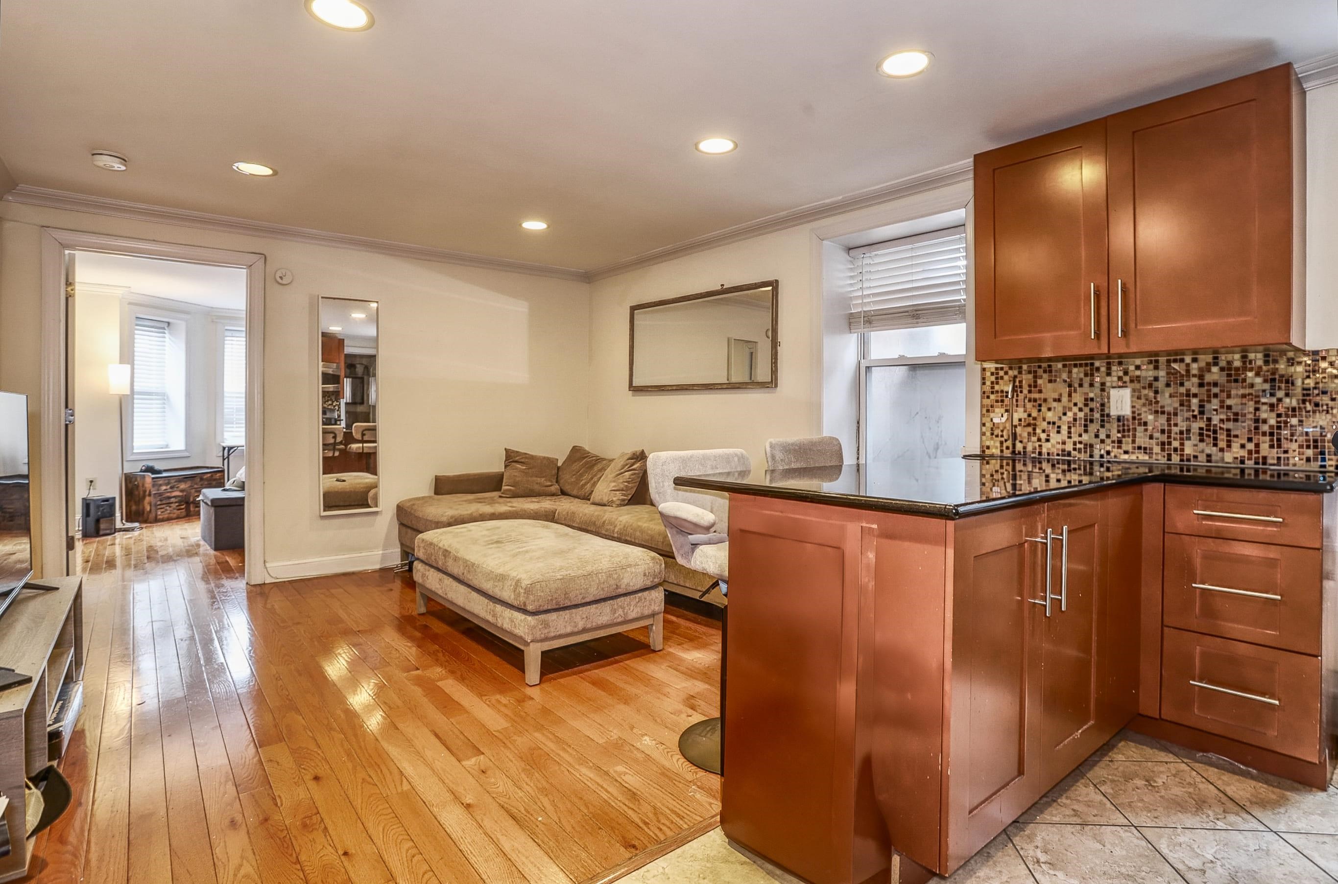 939 WASHINGTON ST Unit: A1