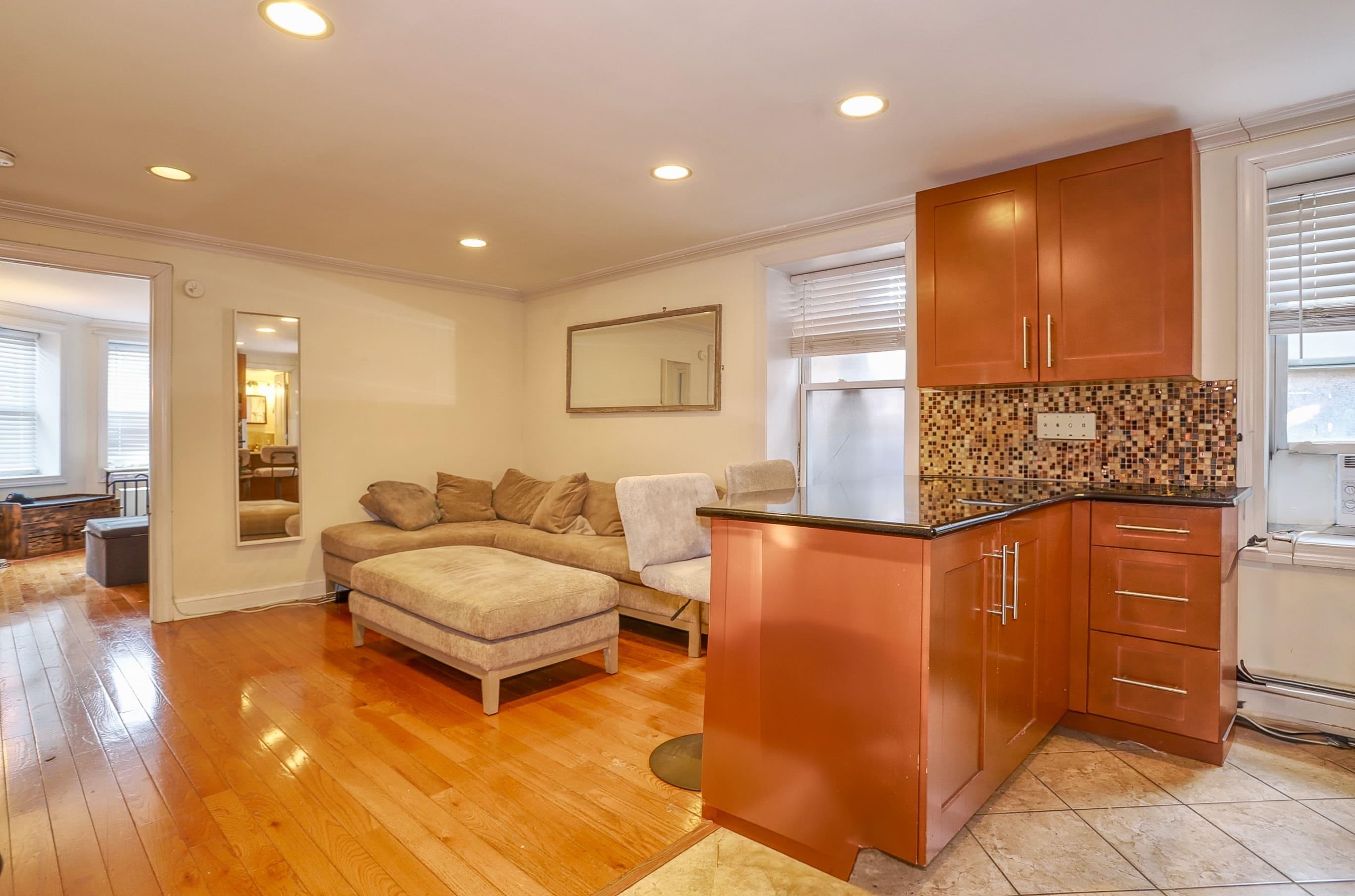 939 WASHINGTON ST Unit: A1