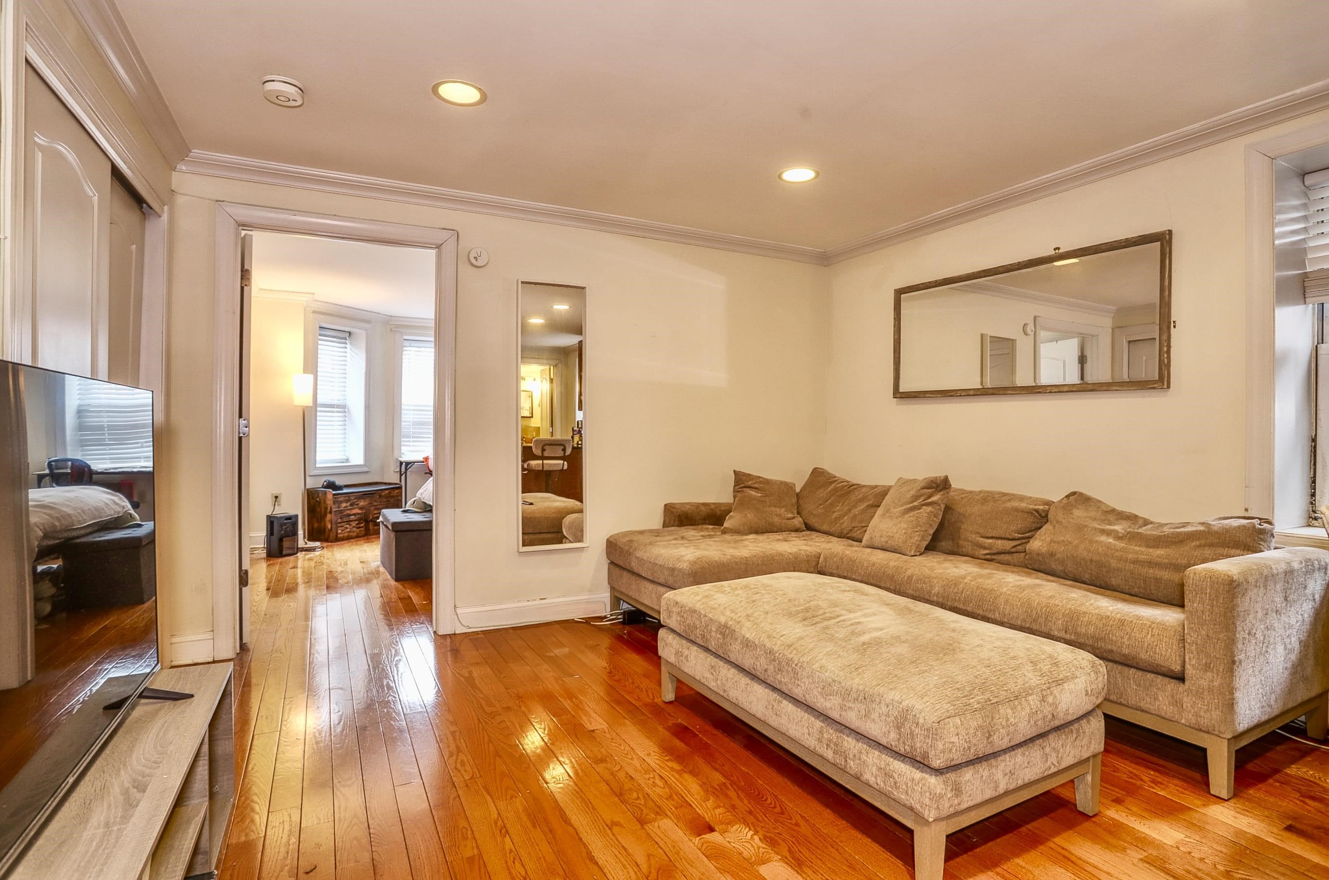 939 WASHINGTON ST Unit: A1