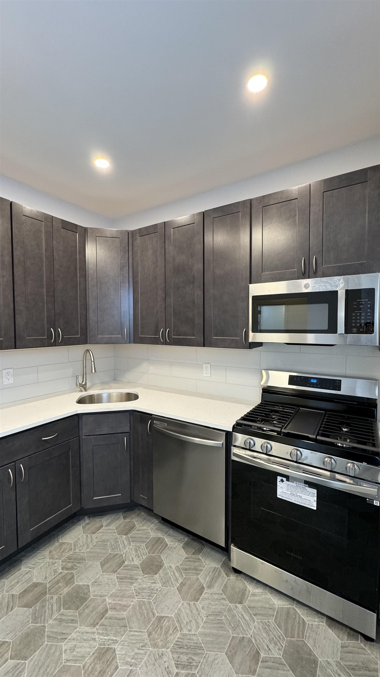 76 BEACON AVE Unit: 3B