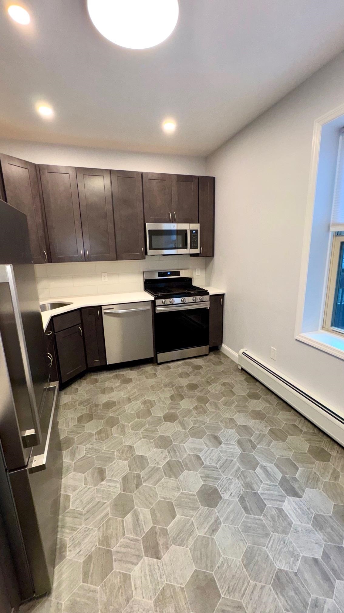 76 BEACON AVE Unit: 3B