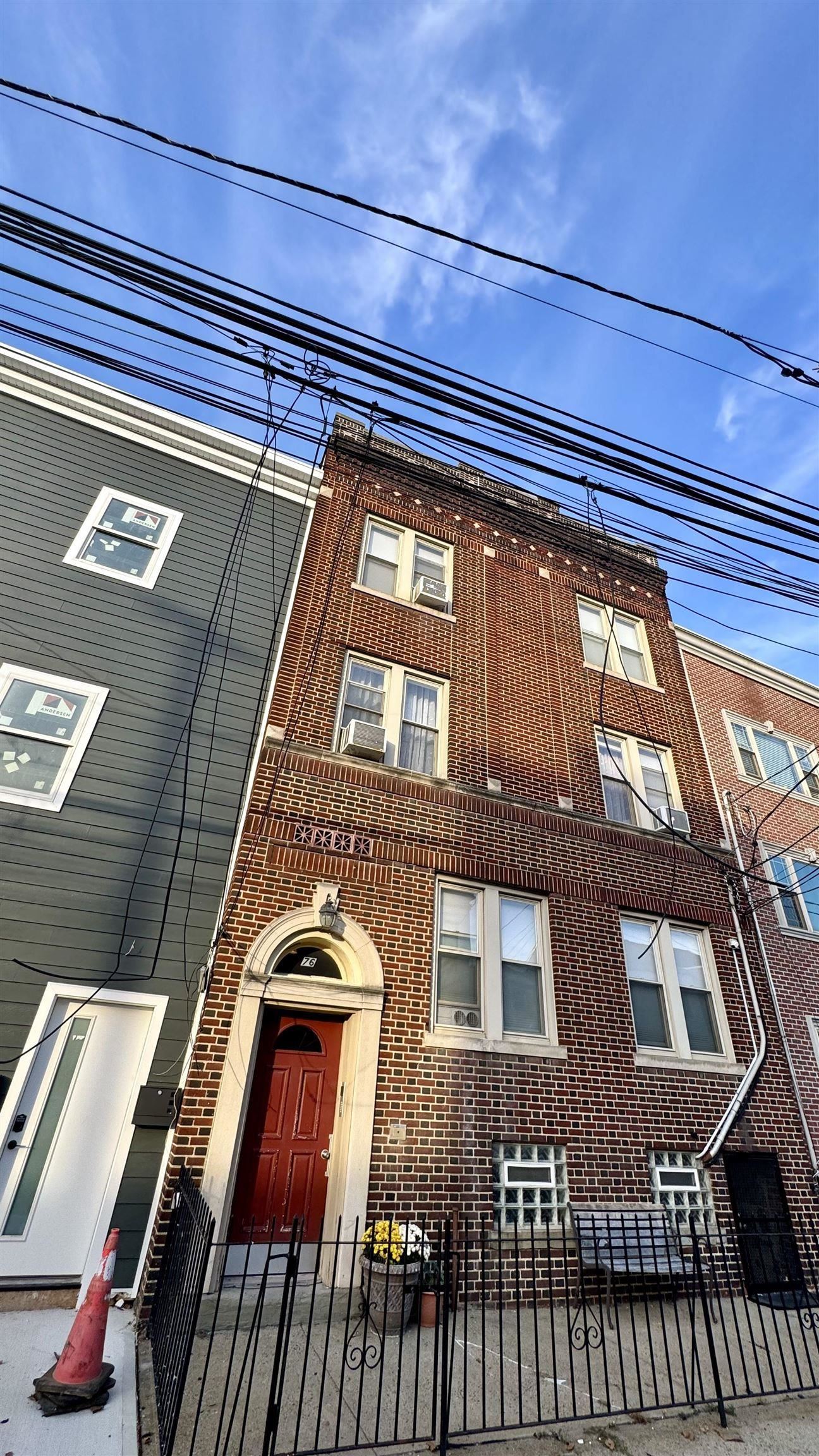 76 BEACON AVE Unit: 3B