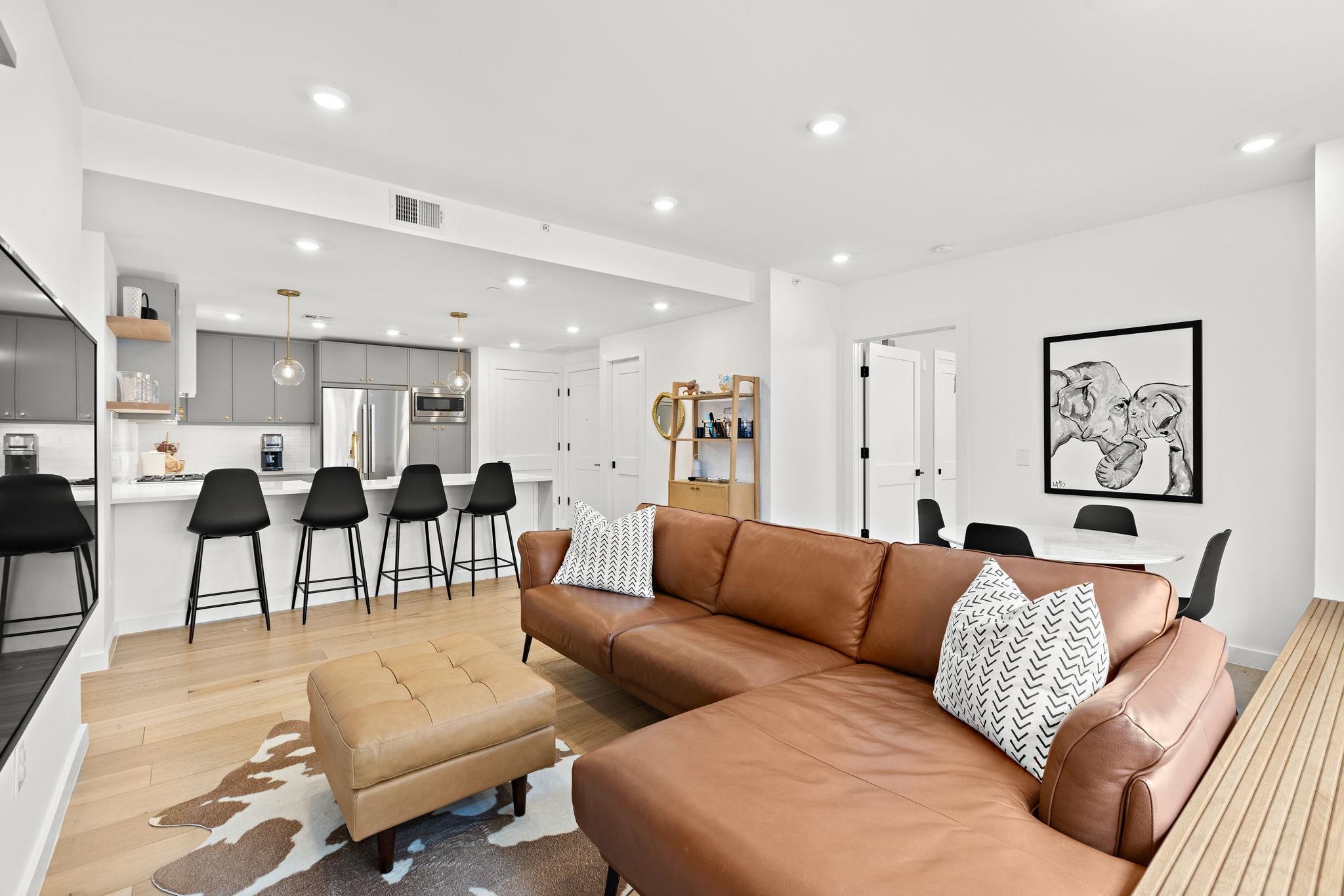 830 PARK AVE Unit: 201