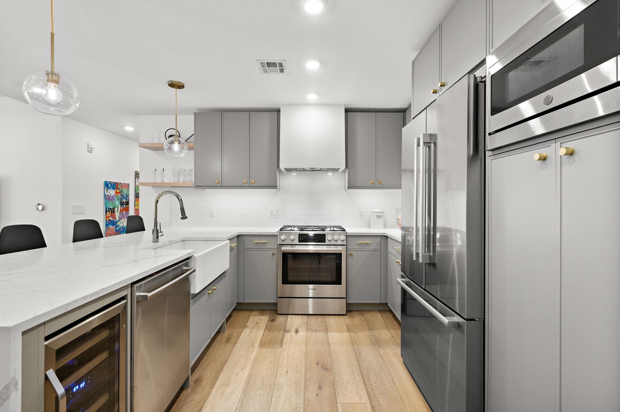 830 PARK AVE Unit: 201