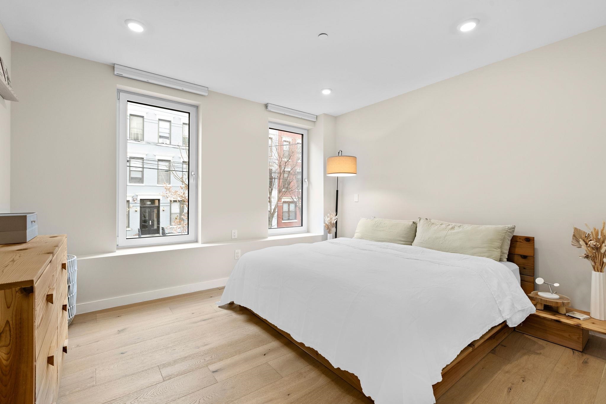 830 PARK AVE Unit: 201