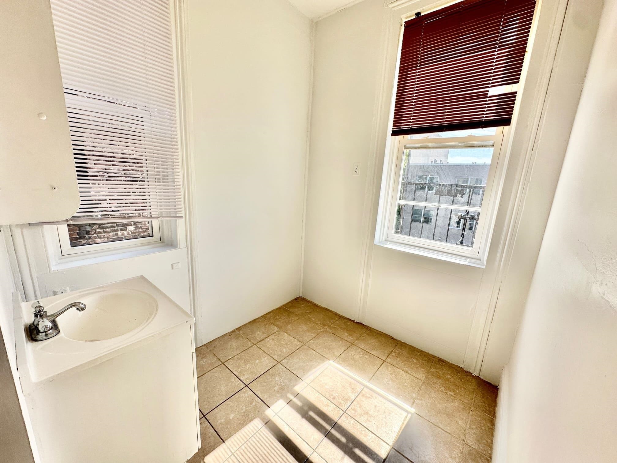 521 WILLOW AVE Unit: 4R