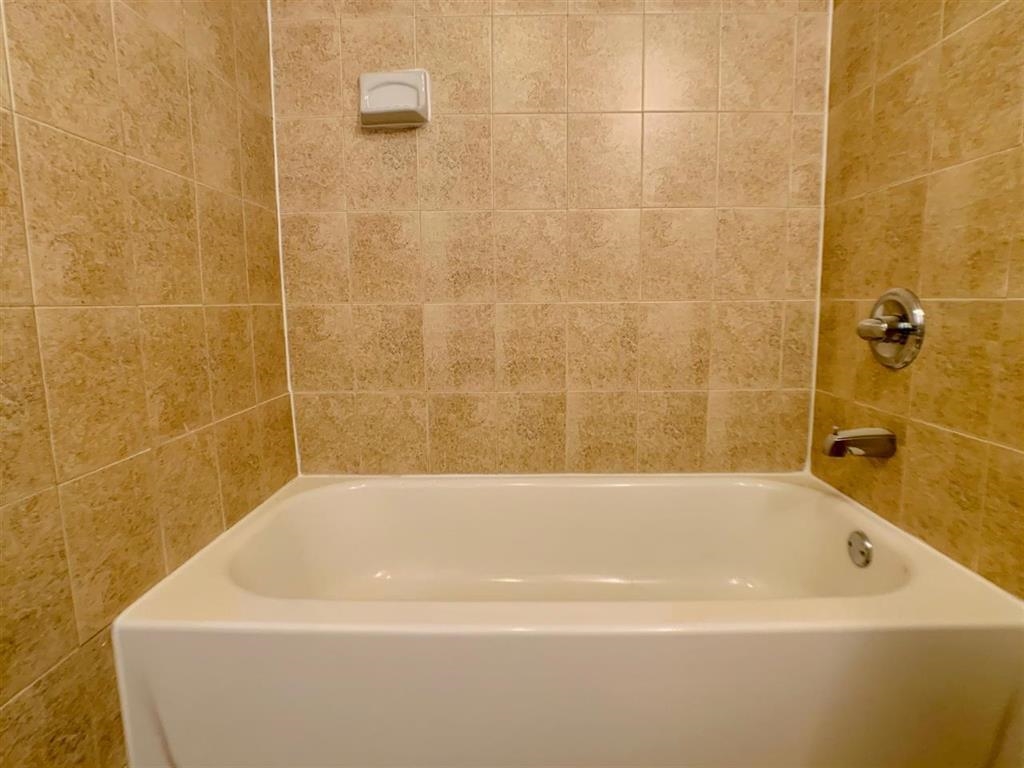 2700 SUMMIT AVE Unit: 202