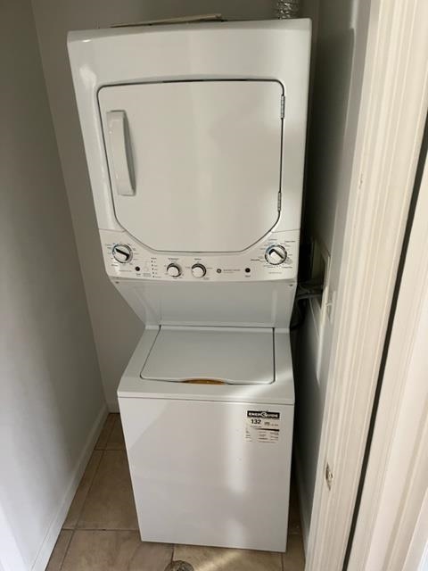 2700 SUMMIT AVE Unit: 202