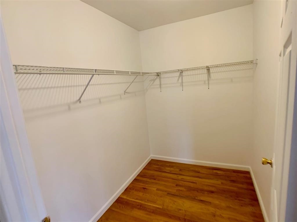 2700 SUMMIT AVE Unit: 202